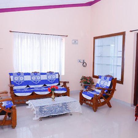 Giri'S Homestay Madikeri Esterno foto