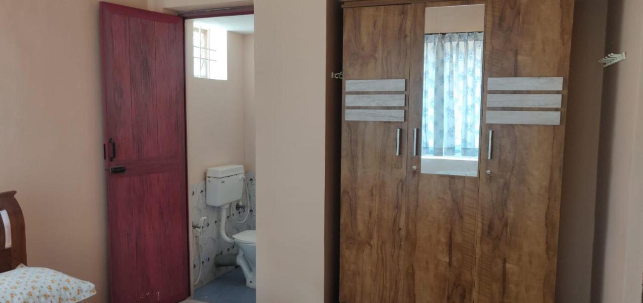 Giri'S Homestay Madikeri Esterno foto