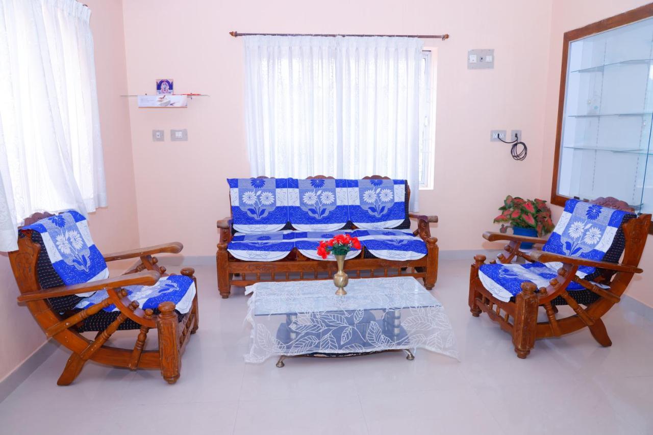 Giri'S Homestay Madikeri Esterno foto