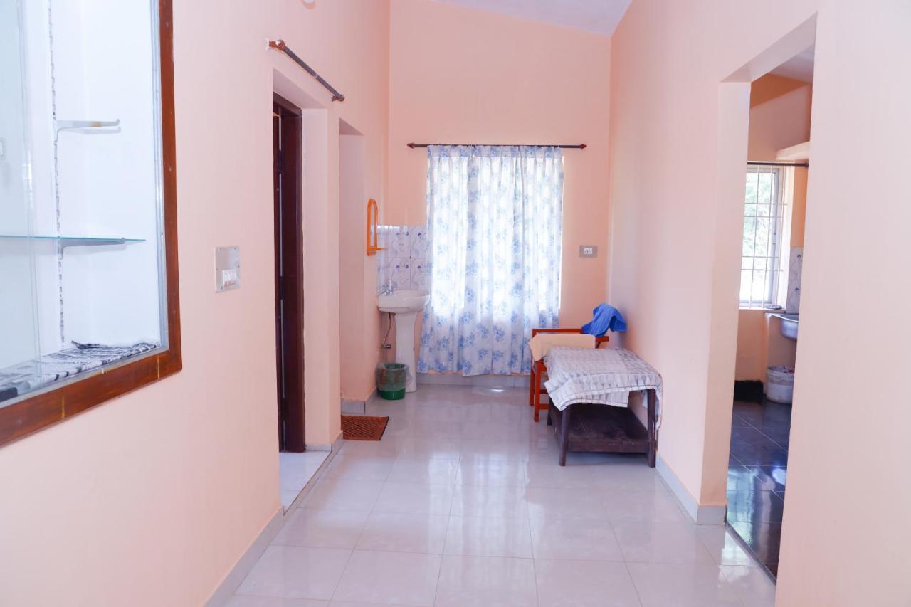 Giri'S Homestay Madikeri Esterno foto