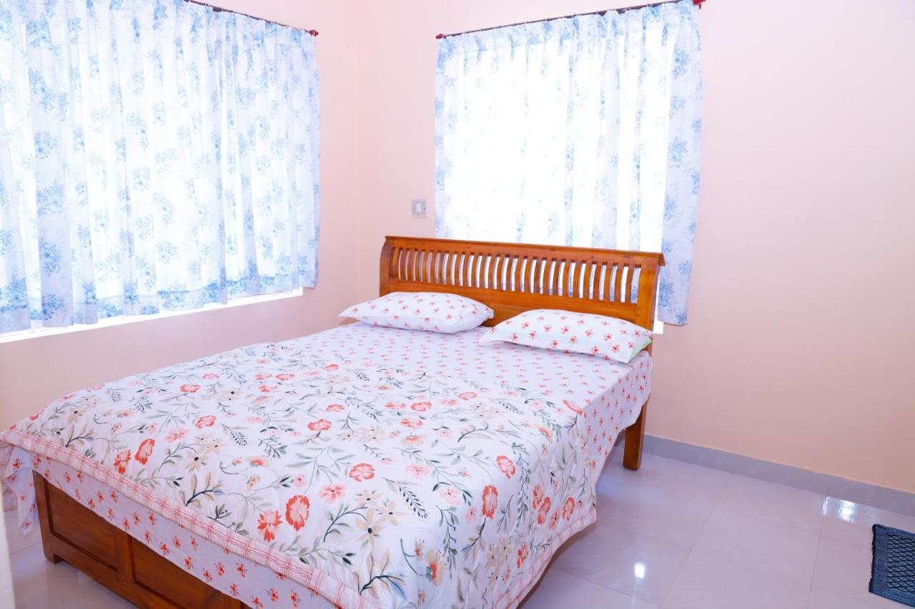Giri'S Homestay Madikeri Esterno foto