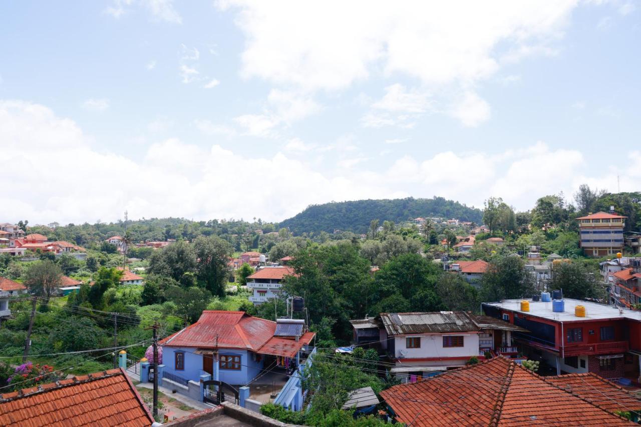 Giri'S Homestay Madikeri Esterno foto