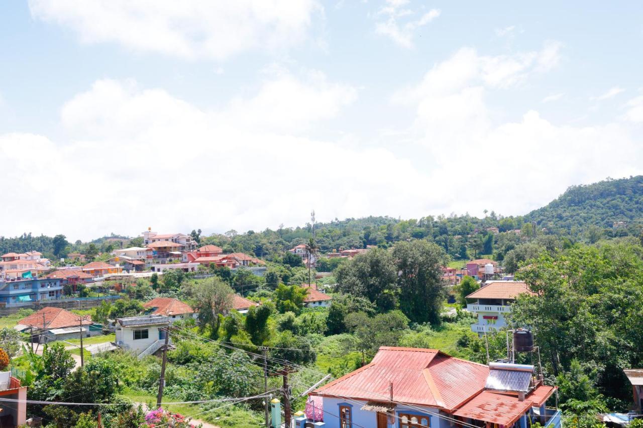 Giri'S Homestay Madikeri Esterno foto